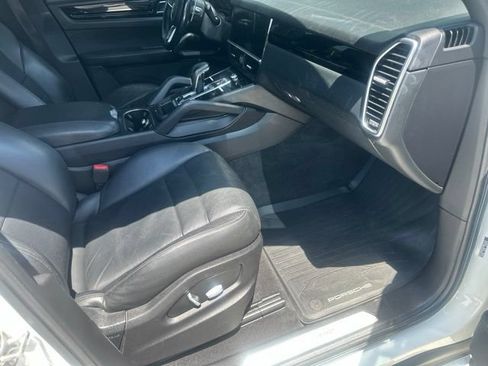 Used 2020 Porsche Cayenne AWD/4WD image 8