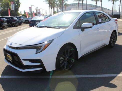 Certified 2026 Toyota Corolla SE FWD image 5