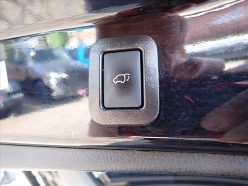 Used 2018 Toyota Highlander XLE AWD/4WD image 9