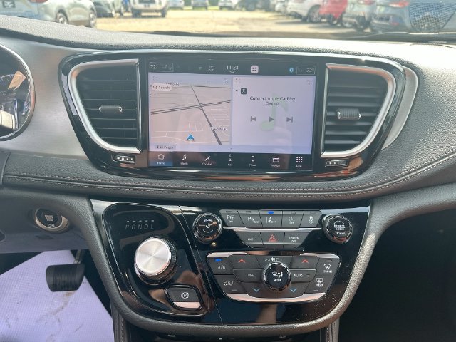 Used 2024 Chrysler Pacifica Pinnacle AWD/4WD image 23