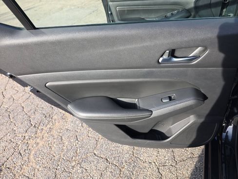 Used 2019 Nissan Altima 2.5 SL FWD image 11