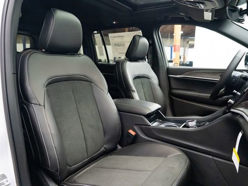 New 2026 Jeep Grand Cherokee 4WD image 30
