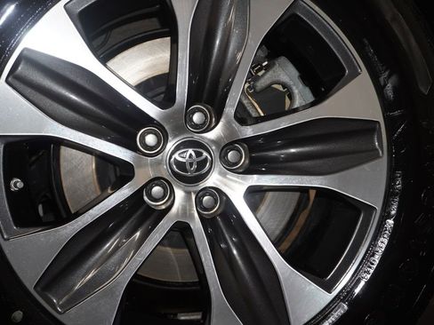 Used 2022 Toyota Highlander XLE image 25