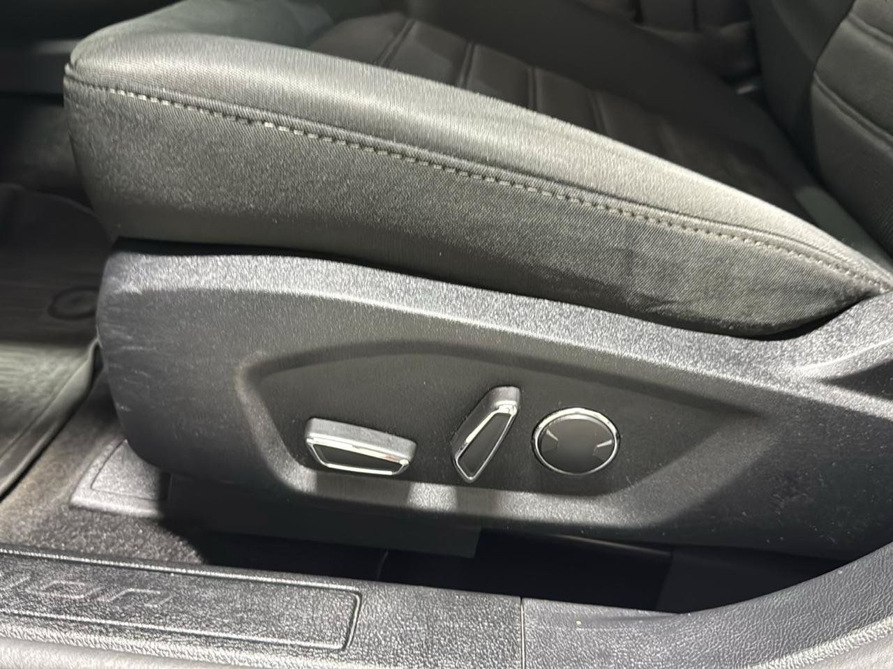 Used 2020 Ford Fusion SE AWD/4WD image 19