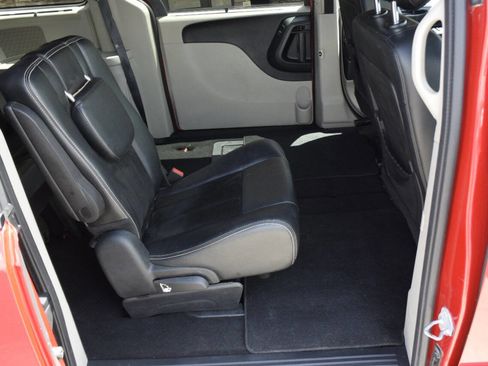 Used 2015 Dodge Grand Caravan SXT image 45