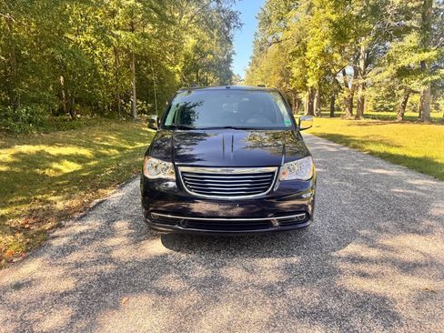 Used 2011 Chrysler Town & Country Touring-L w/ Entertainment Group #2 image 2