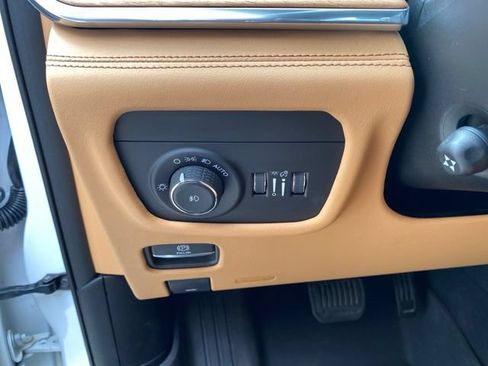 Used 2025 Jeep Grand Cherokee L Summit AWD/4WD image 12