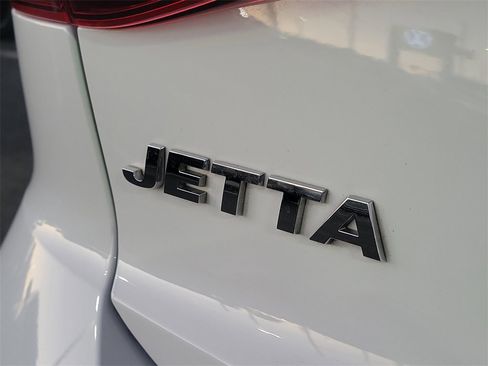 Used 2016 Volkswagen Jetta Sport image 6