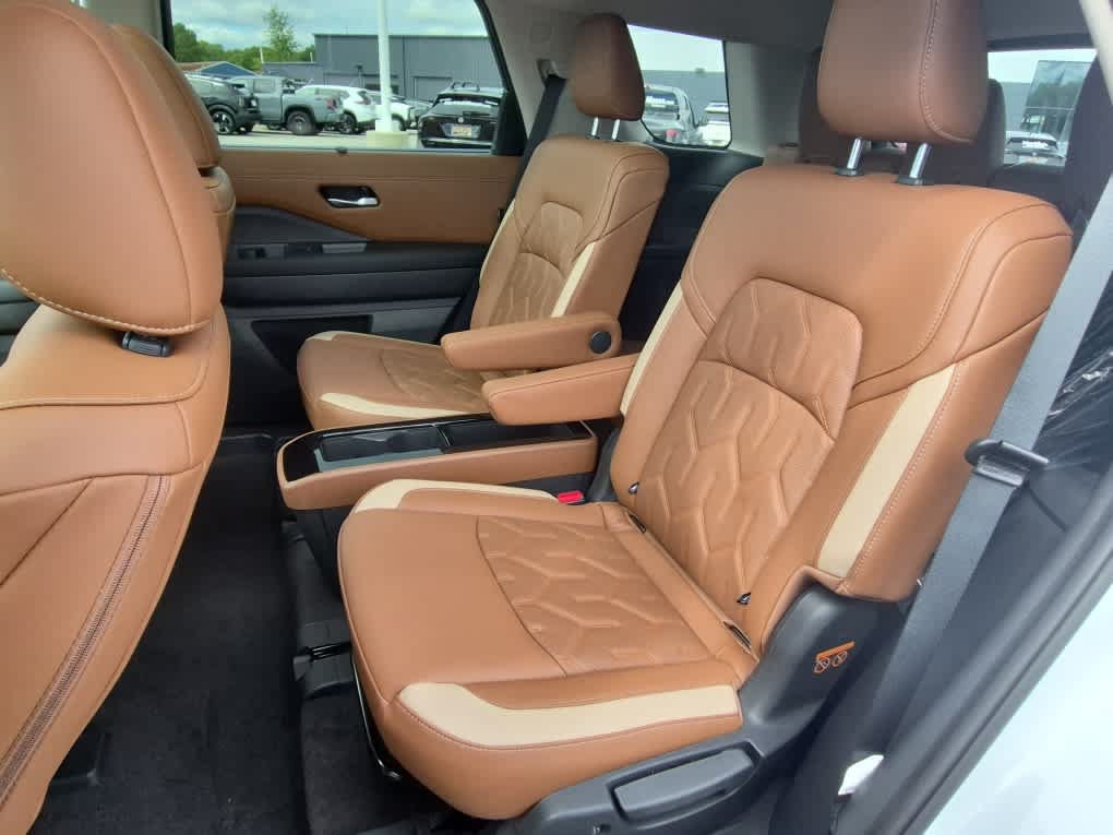 New 2026 Nissan Pathfinder Platinum FWD image 8