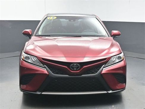 Used 2018 Toyota Camry XSE image 4