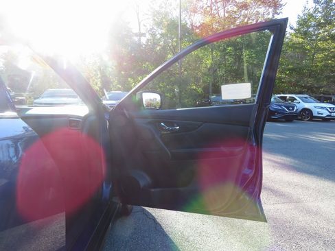 Used 2019 Nissan Rogue SL w/ Premium Package image 12