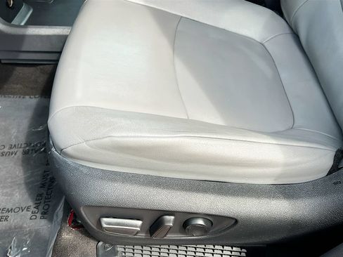Used 2023 Toyota Sienna XLE FWD image 17