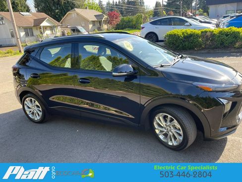 Used 2023 Chevrolet Bolt EUV LT image 11