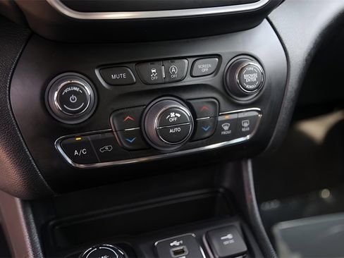 Used 2023 Jeep Cherokee Altitude Lux w/ Lux Elite Package image 21