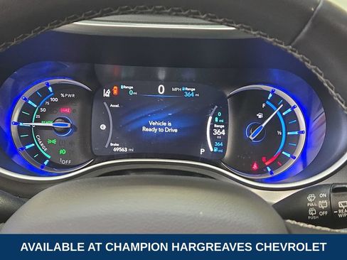 Used 2023 Chrysler Pacifica Touring-L FWD image 15