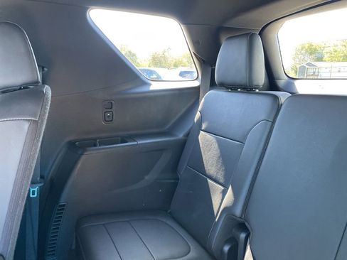 Used 2023 Chevrolet Traverse LT image 49