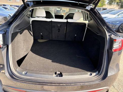Used 2024 Tesla Model Y Long Range RWD image 8