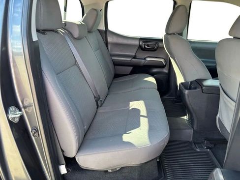 Used 2020 Toyota Tacoma SR5 AWD/4WD image 31