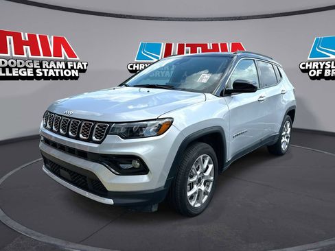 Used 2025 Jeep Compass Limited image 1