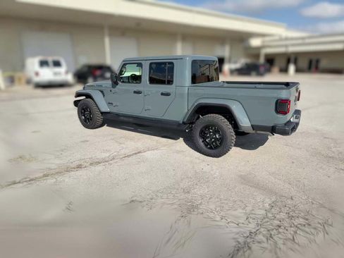 New 2025 Jeep Gladiator Sport image 7
