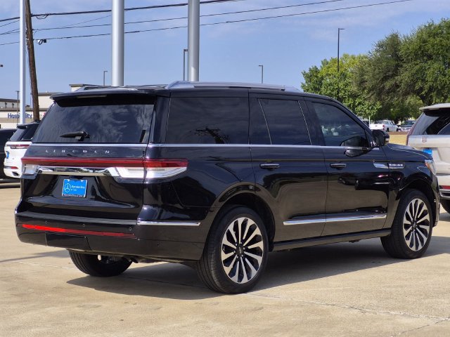 Used 2024 Lincoln Navigator Reserve AWD/4WD image 6