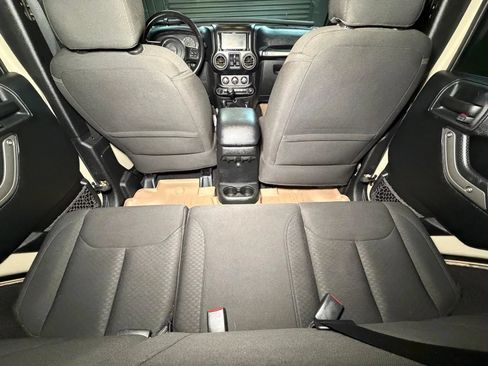 Used 2017 Jeep Wrangler Unlimited Sport w/ Quick Order Package 23S AWD/4WD image 15