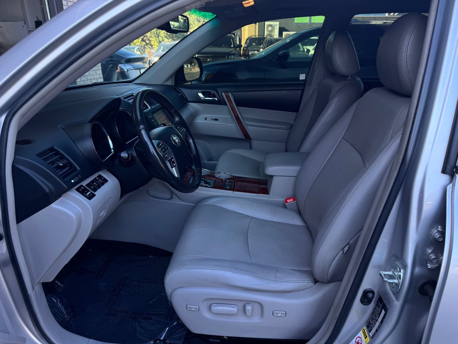 Used 2012 Toyota Highlander Limited w/ Tow Pkg AWD/4WD image 9
