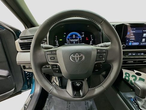 Used 2025 Toyota Camry SE w/ Convenience Package FWD image 11