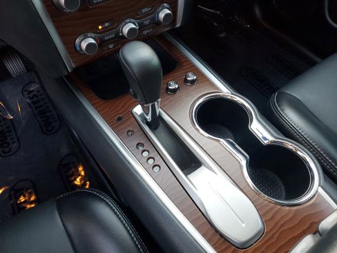 Used 2020 Nissan Pathfinder Platinum image 28