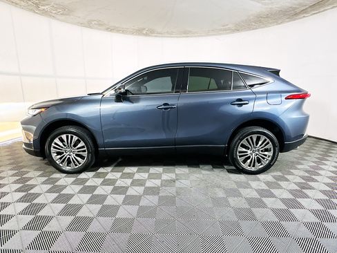 Used 2023 Toyota Venza XLE AWD/4WD image 6