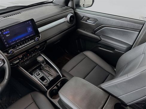 Used 2024 Chevrolet Colorado LT w/ LT Convenience Package III image 26