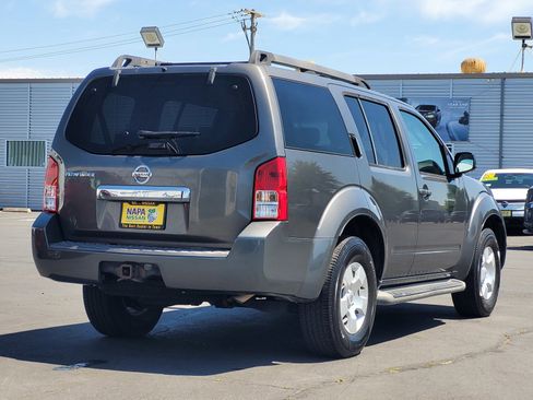 Used 2008 Nissan Pathfinder S RWD image 4