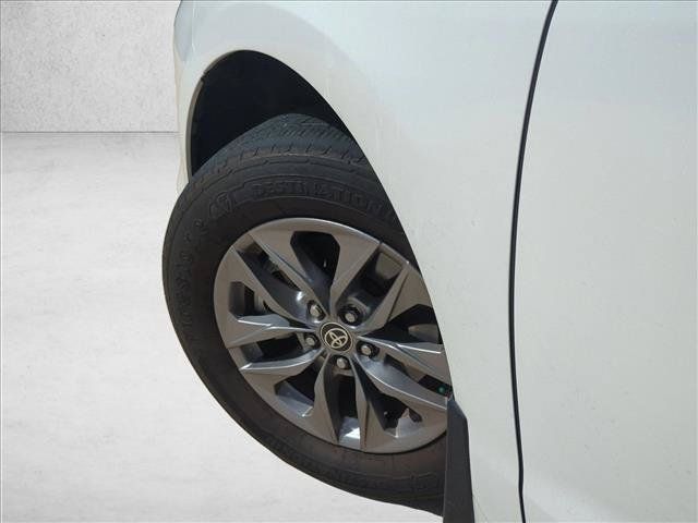 Used 2024 Toyota Sienna XLE FWD image 10