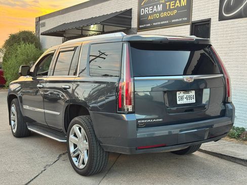 Used 2019 Cadillac Escalade Luxury AWD/4WD image 7