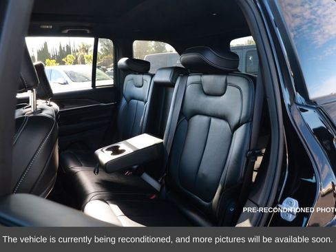 Used 2022 Jeep Grand Cherokee Overland image 12