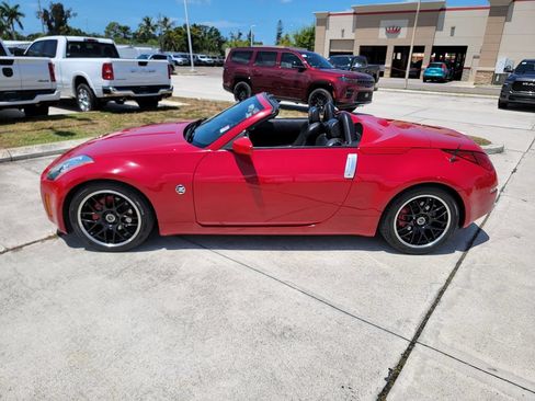 Used 2005 Nissan 350Z Touring RWD image 11