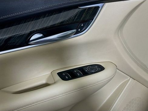 Used 2018 Cadillac XT5 AWD image 22