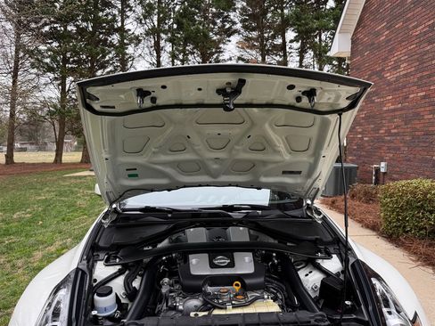 Used 2020 Nissan 370Z Coupe image 58