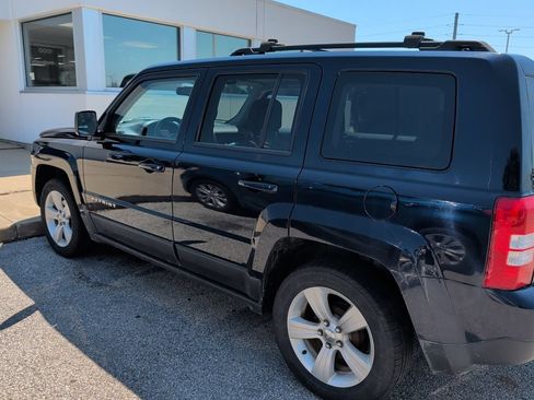 Used 2014 Jeep Patriot Latitude w/ Sun/Sound Group FWD image 4