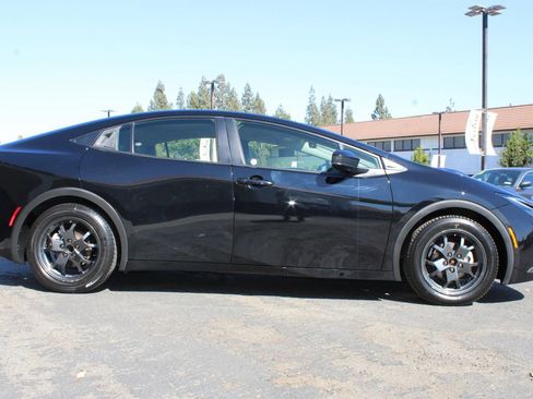 Used 2023 Toyota Prius LE FWD image 38