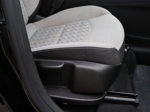 Used 2022 Chevrolet Equinox LS image 10