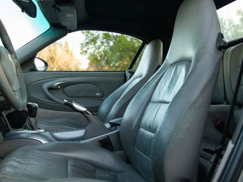 Used 2001 Porsche 911 Carrera 4 image 30