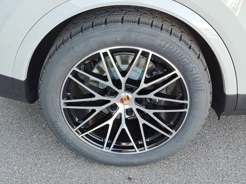 Used 2026 Porsche Cayenne Coupe image 12