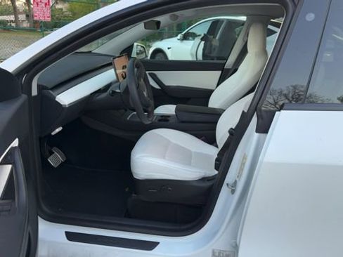 Used 2022 Tesla Model Y Performance image 7