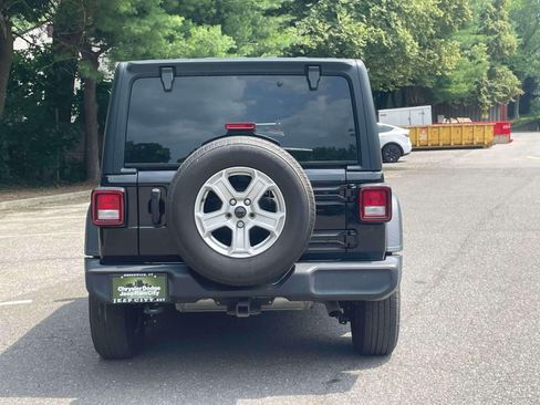 Used 2022 Jeep Wrangler Unlimited Sport AWD/4WD image 7