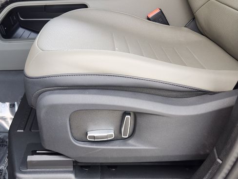 Certified 2025 Land Rover Defender 110 image 25