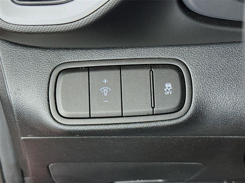Certified 2025 Hyundai Venue Limited FWD image 10
