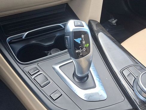 Used 2018 BMW 320i xDrive Sedan w/ Convenience Package image 17