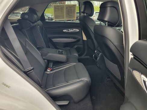 Used 2022 Genesis GV70 2.5T w/ Advanced Package image 30