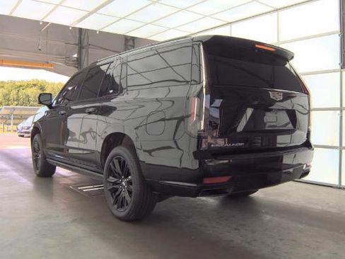 Used 2021 Cadillac Escalade ESV Sport Platinum AWD/4WD image 4